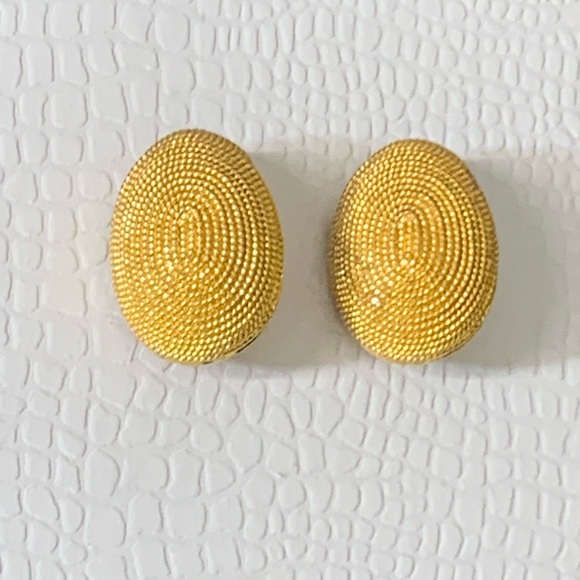 Vintage Designer Premier USA Gold Plated Clip on Earrings - Picture 3 of 13
